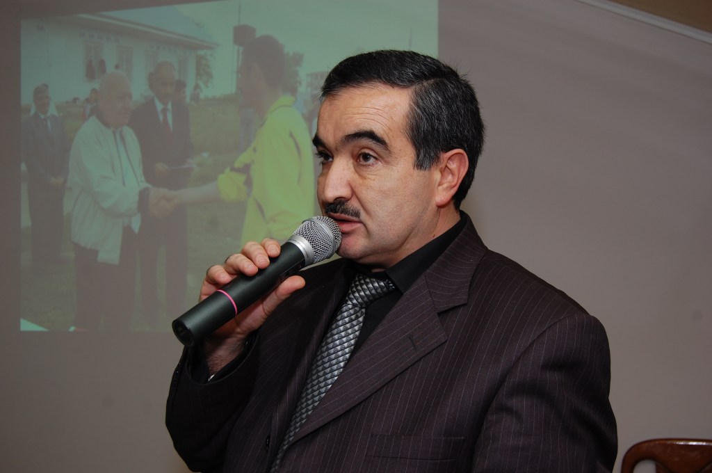 Üşüyür bu qəbir…